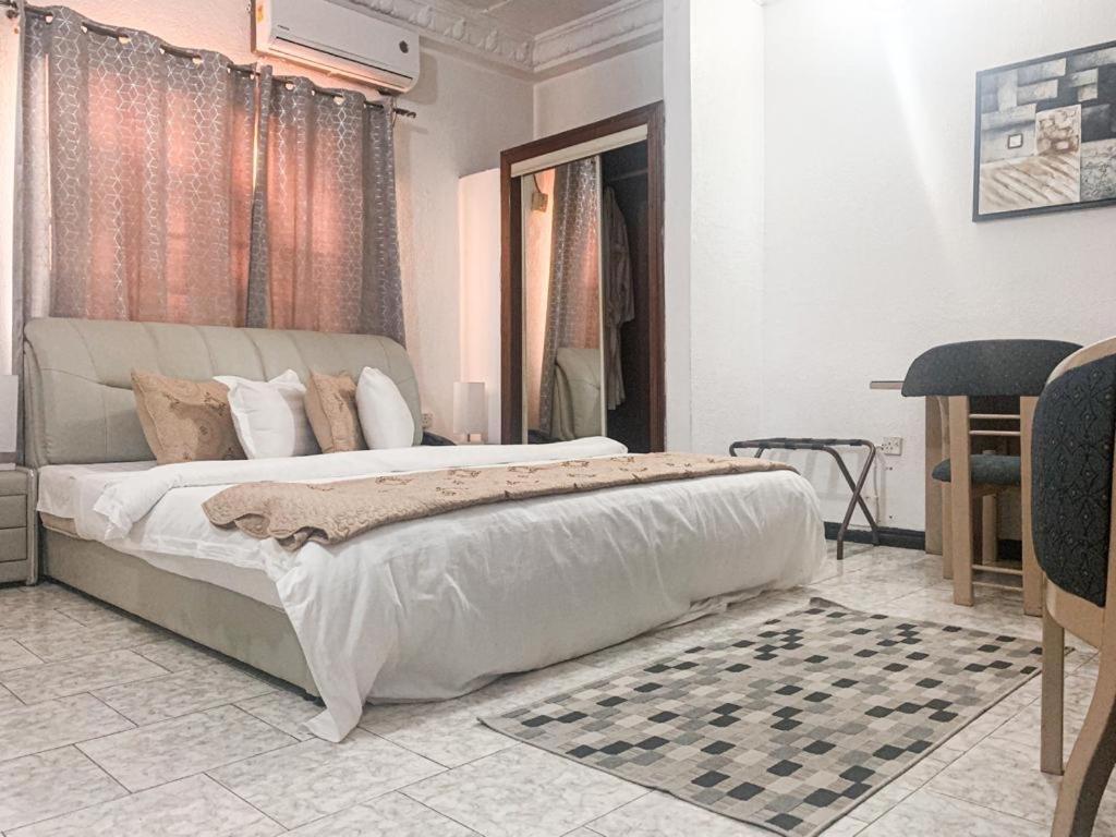 Hill View Hotel West Airport Accra Esterno foto