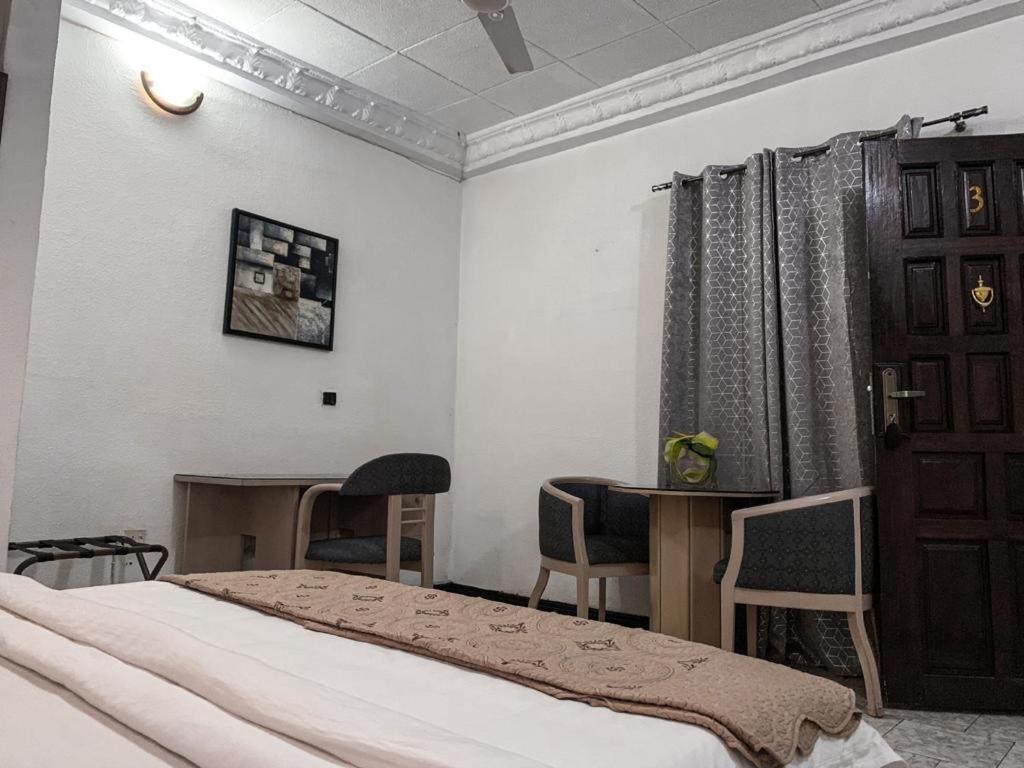 Hill View Hotel West Airport Accra Esterno foto