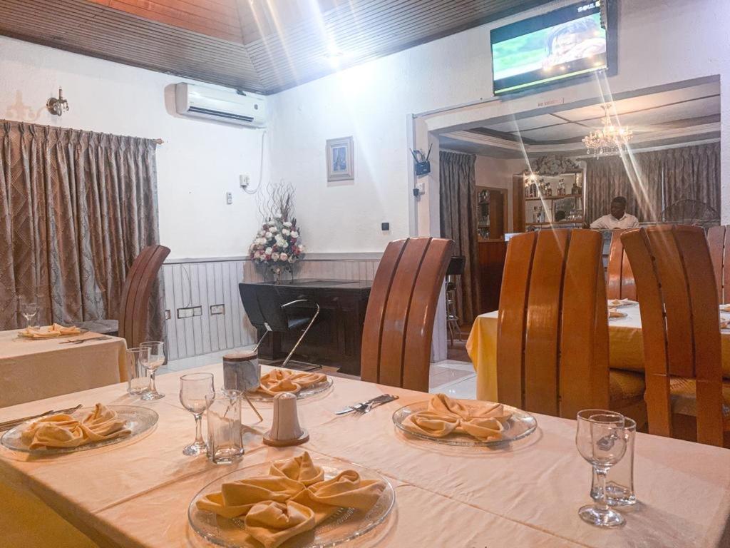 Hill View Hotel West Airport Accra Esterno foto