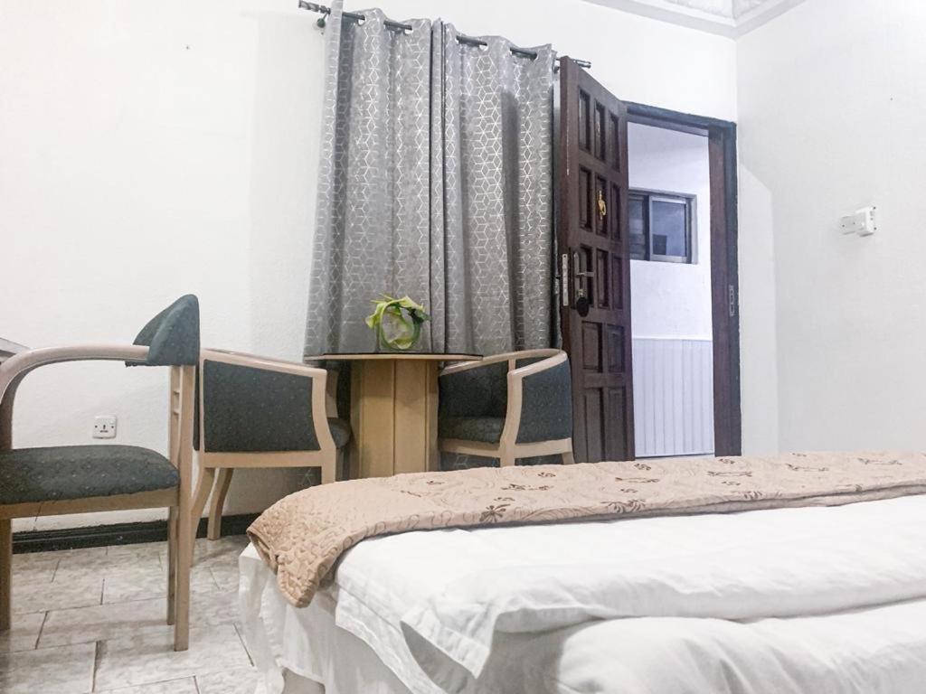 Hill View Hotel West Airport Accra Esterno foto