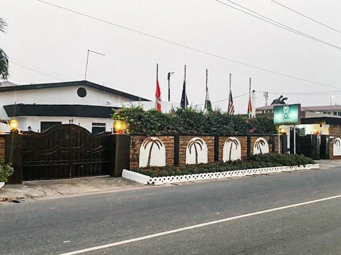 Hill View Hotel West Airport Accra Esterno foto