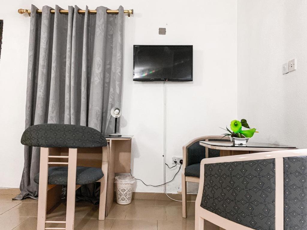 Hill View Hotel West Airport Accra Esterno foto