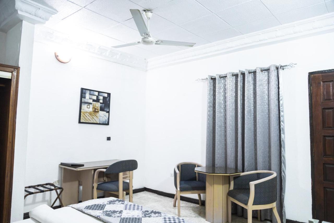 Hill View Hotel West Airport Accra Esterno foto