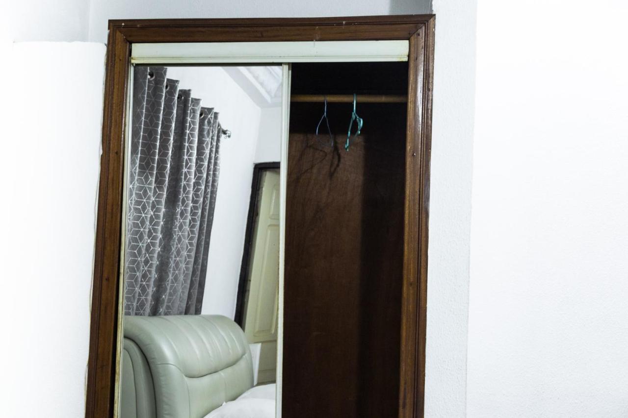 Hill View Hotel West Airport Accra Esterno foto