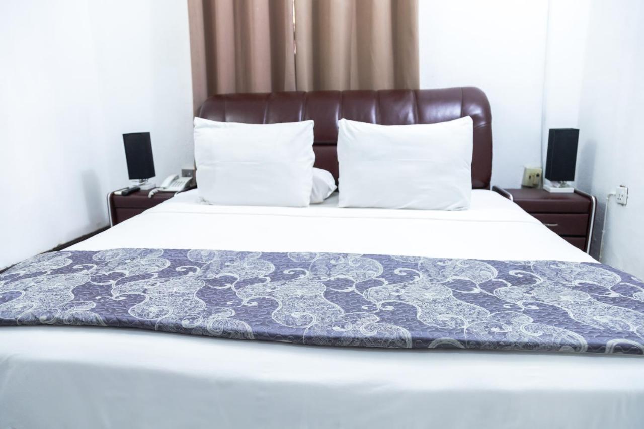 Hill View Hotel West Airport Accra Esterno foto