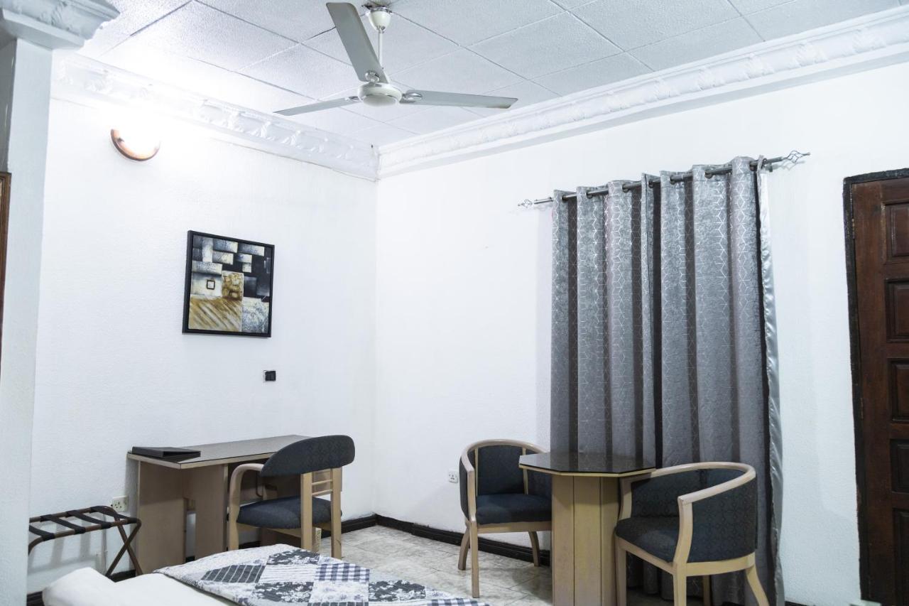 Hill View Hotel West Airport Accra Esterno foto