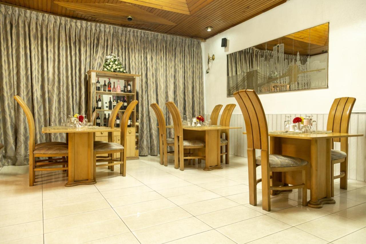 Hill View Hotel West Airport Accra Esterno foto